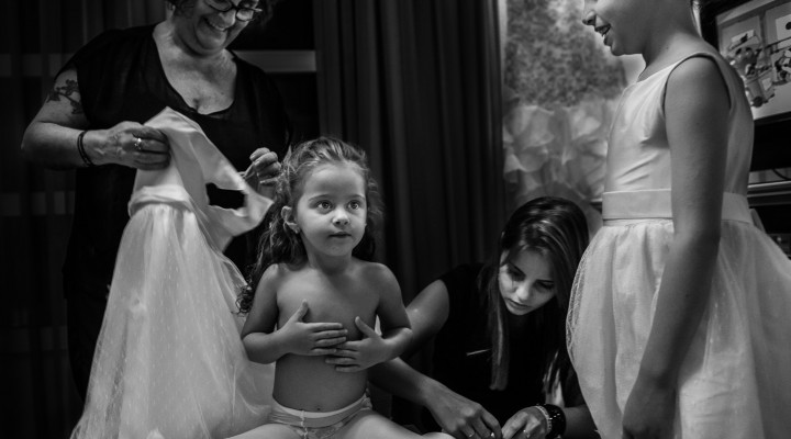 foto de casamento no making of daminha renato dpaula fotografia