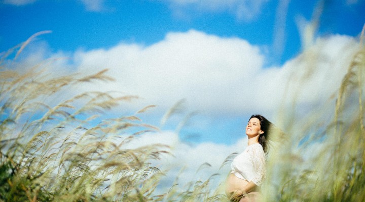 ensaio gestante no campo foto de gravida